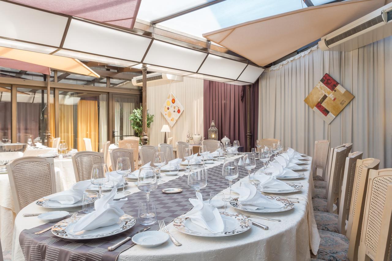 Hotel Restaurant Laurent Perreal Attignat 외부 사진
